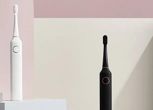 電動(dòng)牙刷需要手動(dòng)來(lái)回刷嗎？正確使用電動(dòng)牙刷的方法詳解