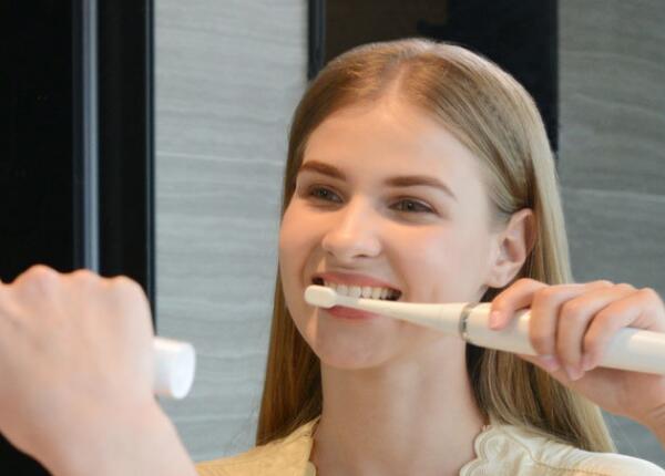 電動(dòng)牙刷能刷掉牙結(jié)石嗎？別傻傻覺得電動(dòng)牙刷無所不能了
