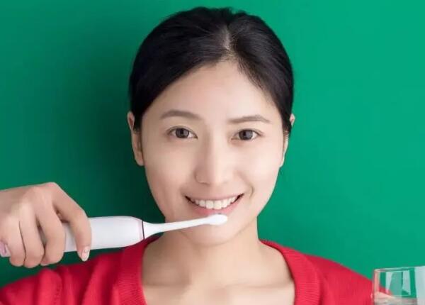 刷牙三連問：刷牙要刷多久，為何刷牙總出血，要刷舌苔嗎？