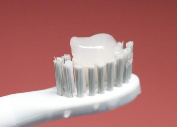 聲波款圓頭電動牙刷好用嗎？聲波牙刷圓頭扁頭清潔分析