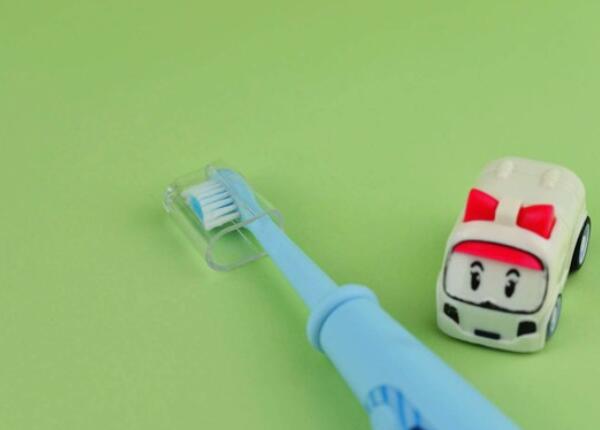 兒童用聲波還是電動(dòng)牙刷好？兒童牙刷挑選有講究