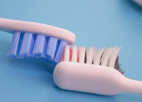 電動牙刷怎么看刷頭軟不軟？刷頭刷毛軟硬兩大分辨技巧