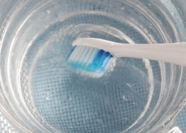 電動牙刷發(fā)霉了怎么清洗？常見幾種發(fā)霉電動牙刷處理方法