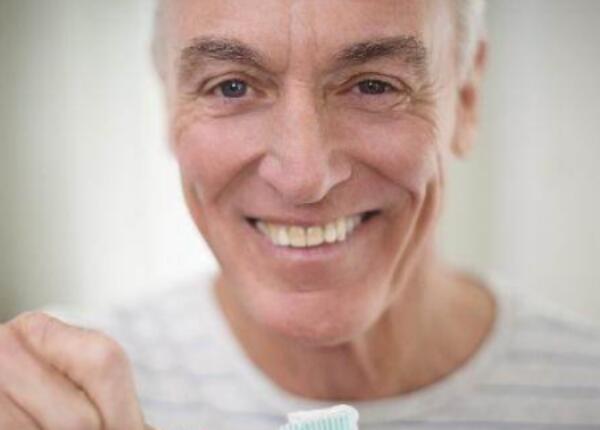 電動牙刷適合哪些人群？適合用電動牙刷的七大人群