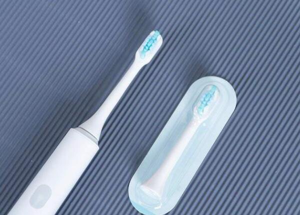 自動(dòng)牙刷好還是手刷牙刷好