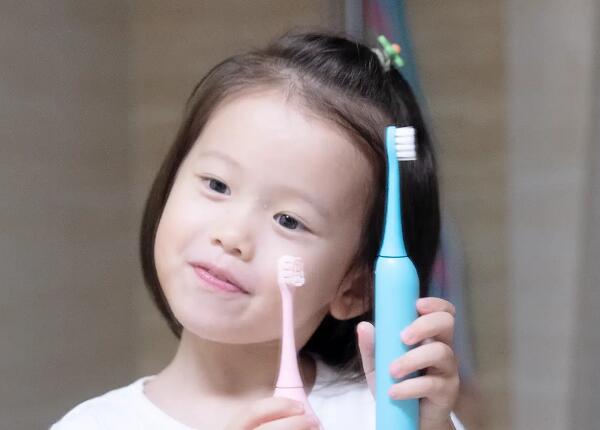 小孩怎么用電動牙刷刷牙正確？小孩正確用電動牙刷的技巧